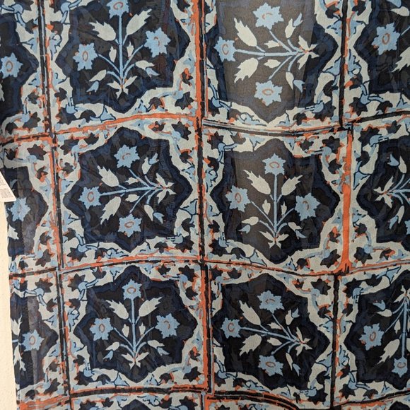 Lularoe Monroe Cover Up - Picture 6 of 7